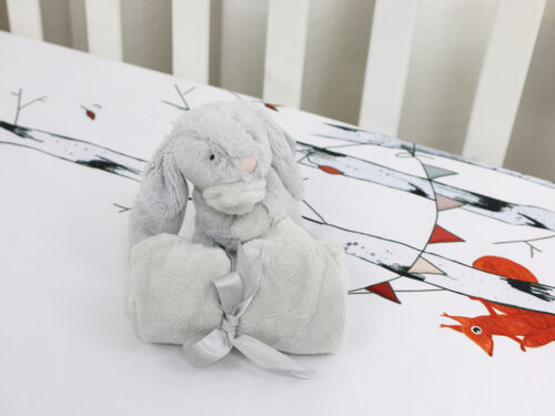 oryginalny prezent dla noworodka: zestaw prezentowy dla niemowlaka prześcieradło 600x120 cm i przytulanka króliczek JellyCat